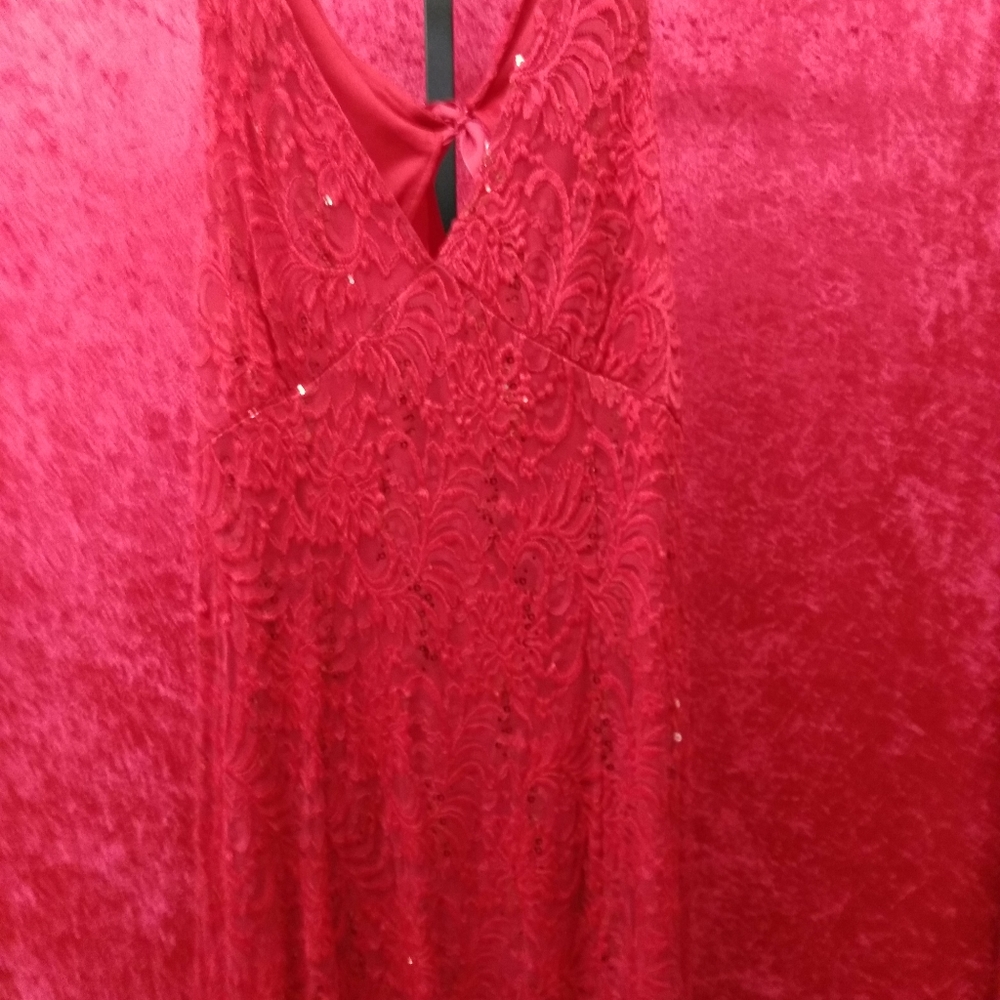 Dresses - Picture 3 of 4